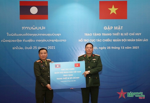 Trao tặng trang thiết bị Sở chỉ huy hỗ trợ Cục Tác chiến Quân đội nhân dân Lào và Cục Tác chiến Quân đội Hoàng gia Campuchia